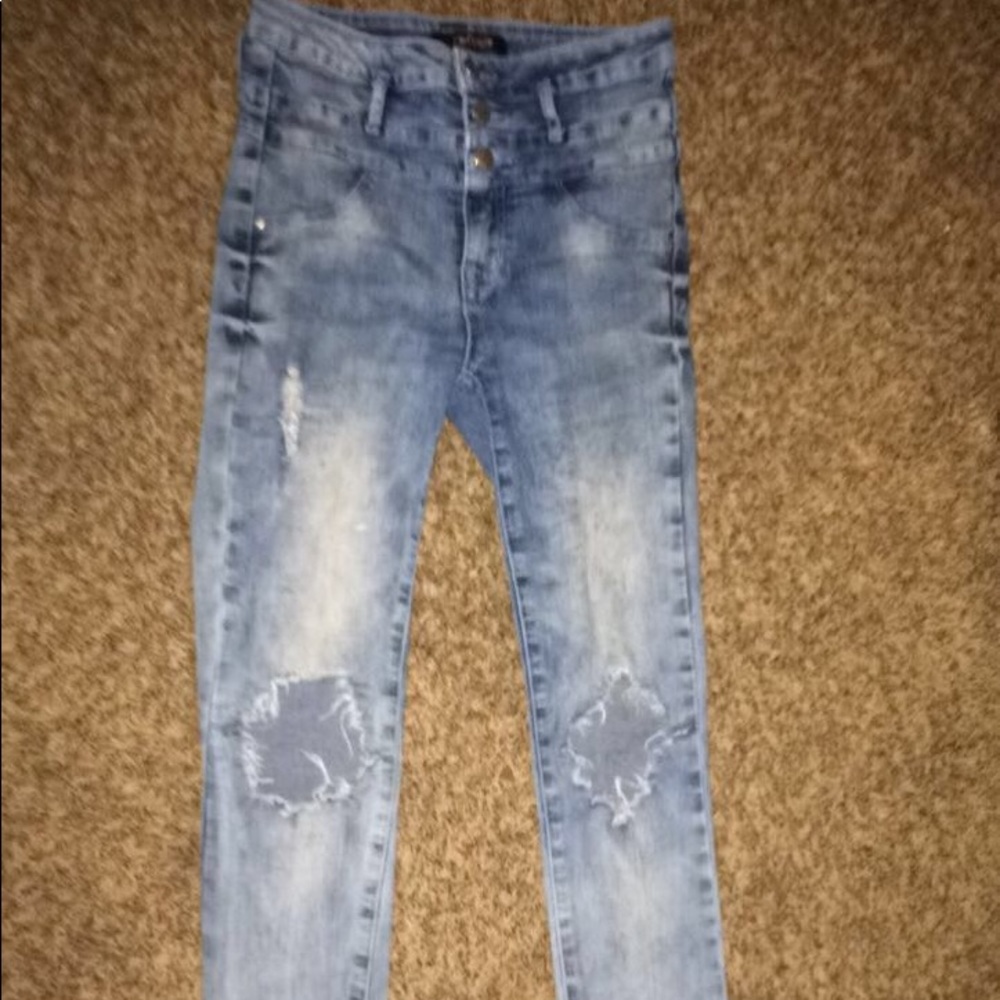 High waisted Knee circle ripped jeans